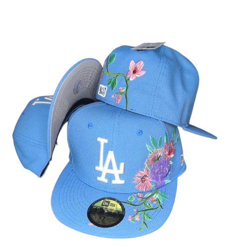 Fitted- פרחים תכלת